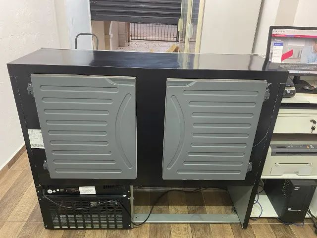 itrine Refrigerada Ar Forçado GPFA-140R PR Preta Gelopar Vidro Reto - Foto 3