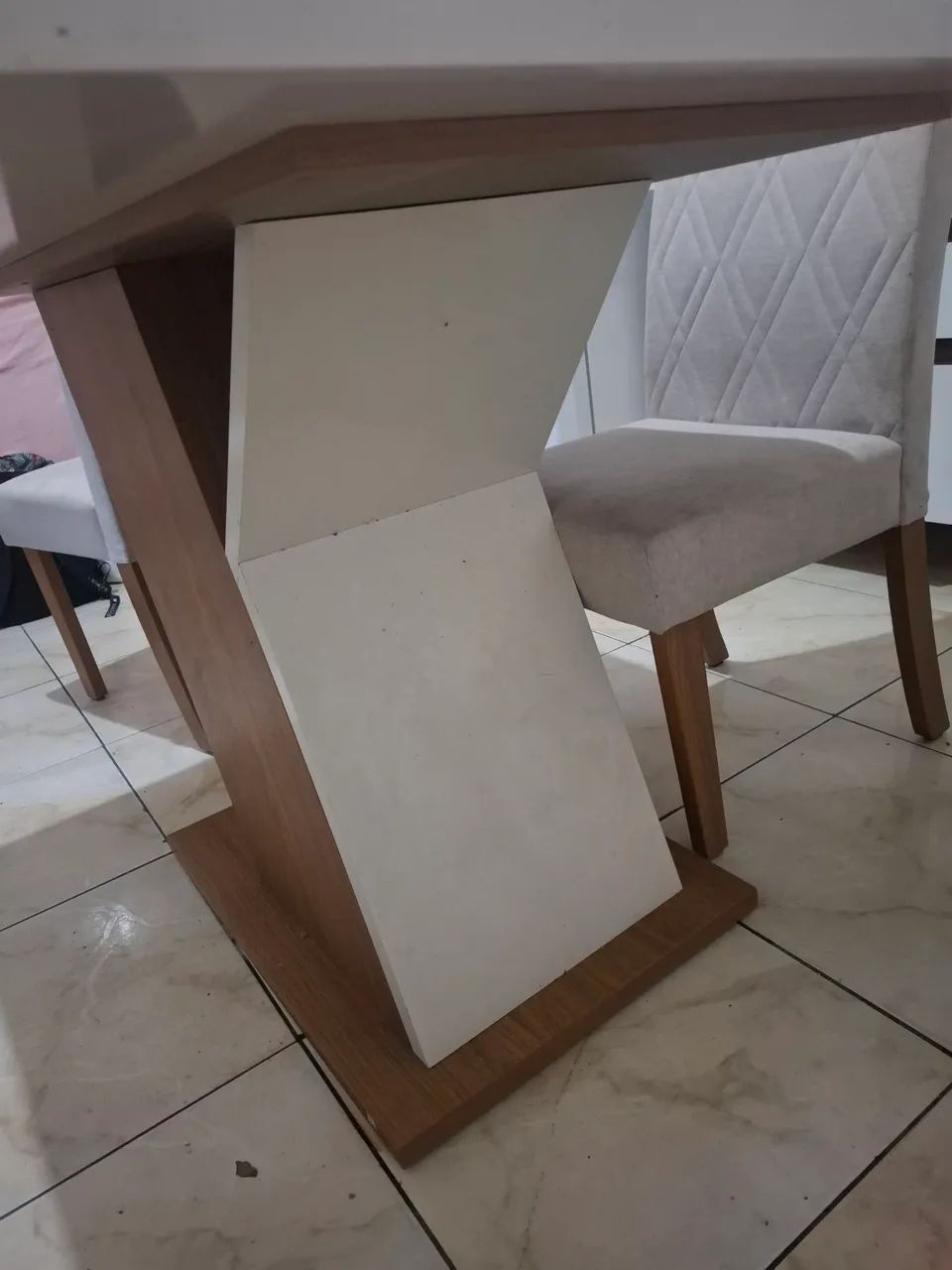 Vendo mesa com 4 cadeiras estofadas  - Foto 5