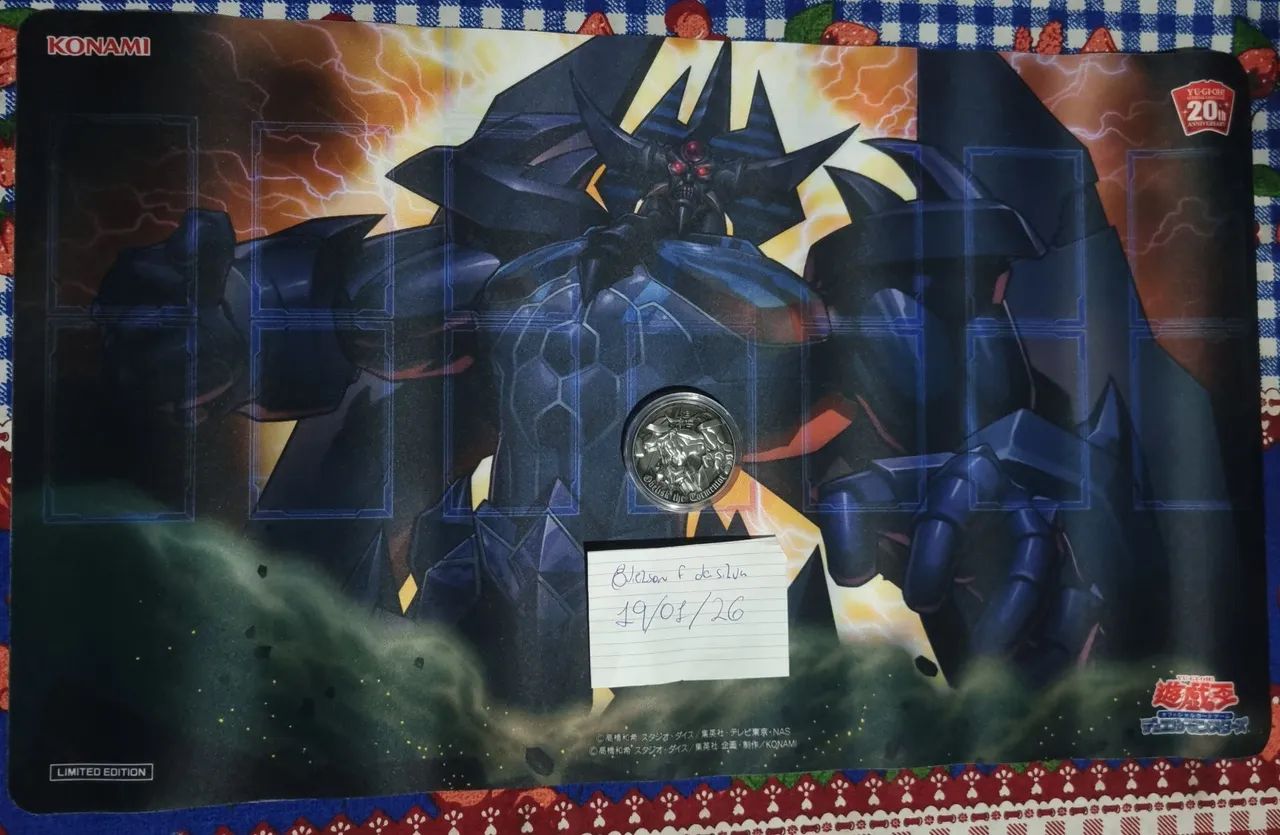Playmat obelisco + moeda colecionável 