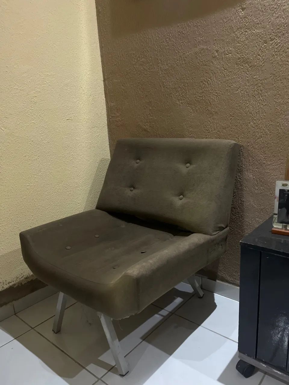 POLTRONA ESTOFADA DE SALA - Foto 3