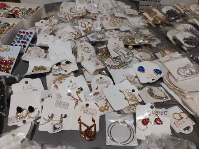 Kit Bijuterias (Pulseiras, Brincos, Anéis, Colares etc) - Foto 4