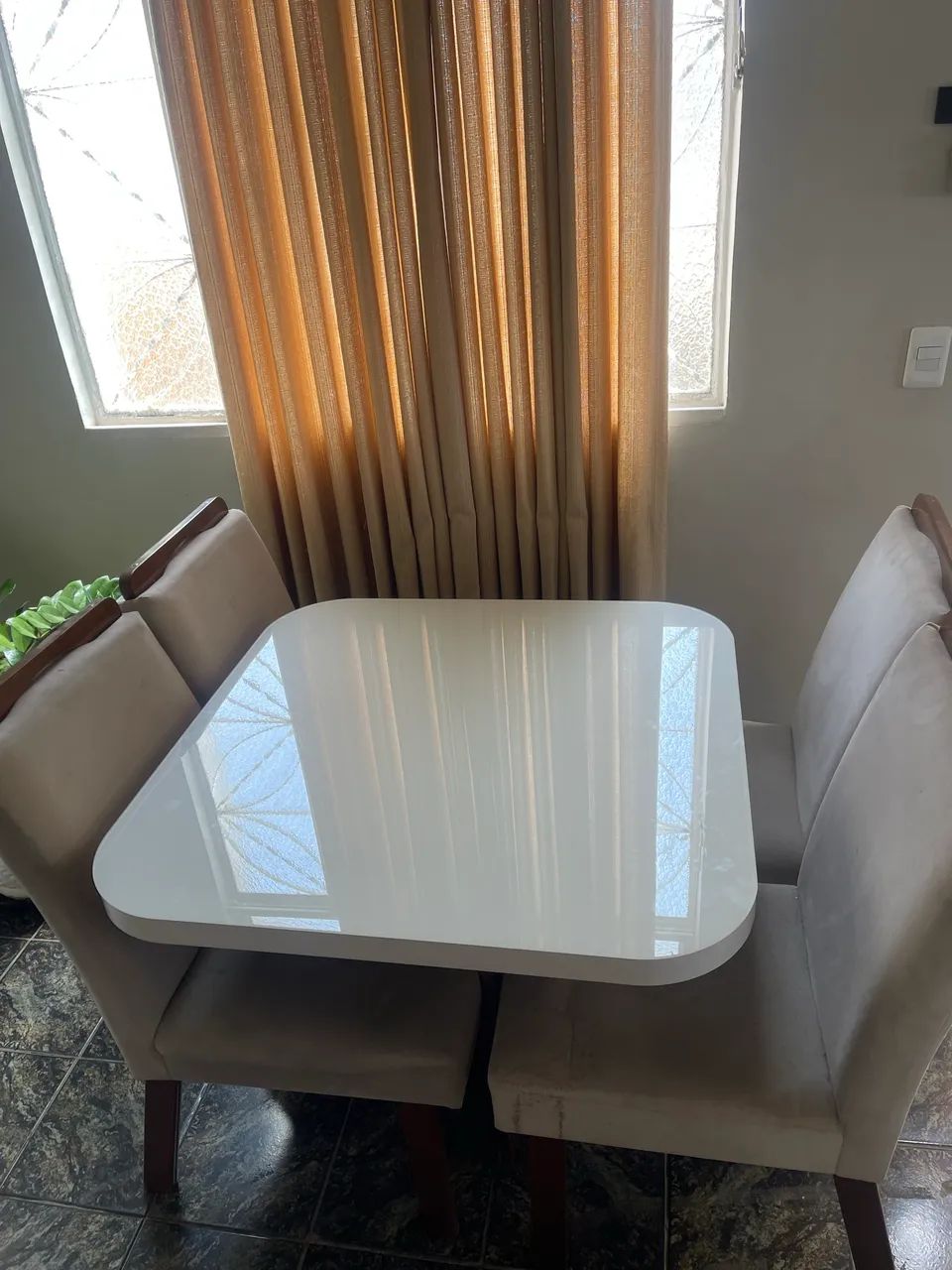 Mesa jantar 4 lugares com cadeiras