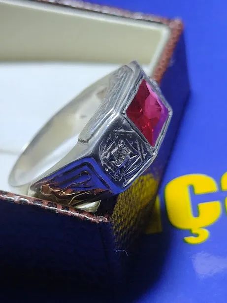 Anel de Formatura Prata 950 de Lei Todos os Cursos Símbolos de Ouro 18 Kilates - Foto 3