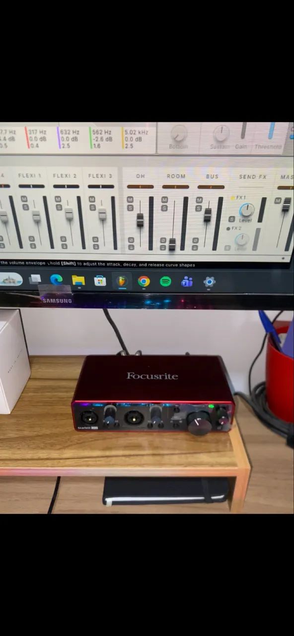Focusrite Scarlett 2i2 3ª Geração - Interface de Áudio - Foto 2