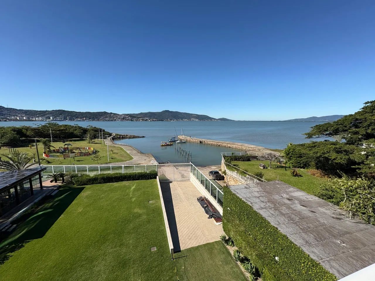 Apartamento vista mar em Coqueiros  4 suítes - Foto 3
