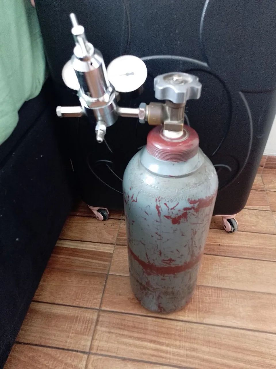 Cilindro de Nitrogênio 1m3 com regulador de alta pressão.