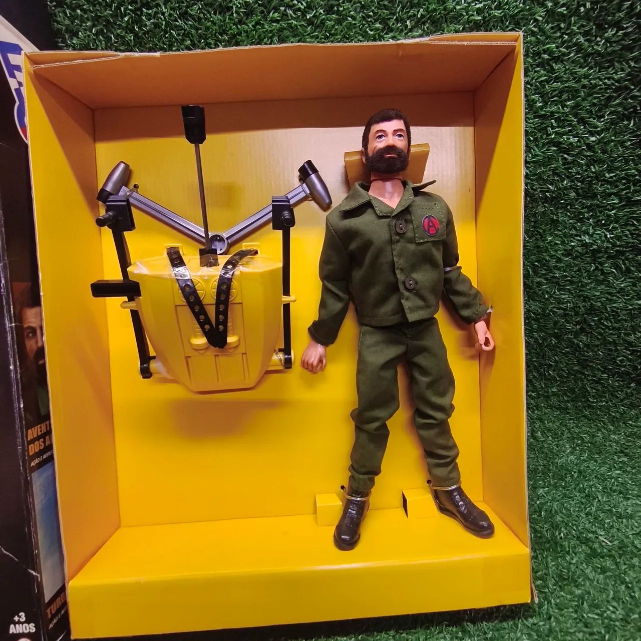 boneco Falcon na caixa de 2017 Turbocoptero  - Foto 2