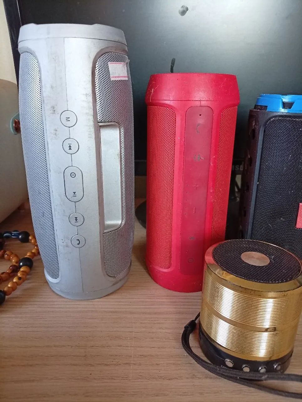 Lote A com 6 caixas de som com defeito  - Foto 2