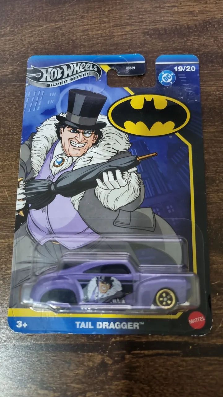 HOTWHEELS BATMAN TAIL DRAGGER ( PINGUIM)
