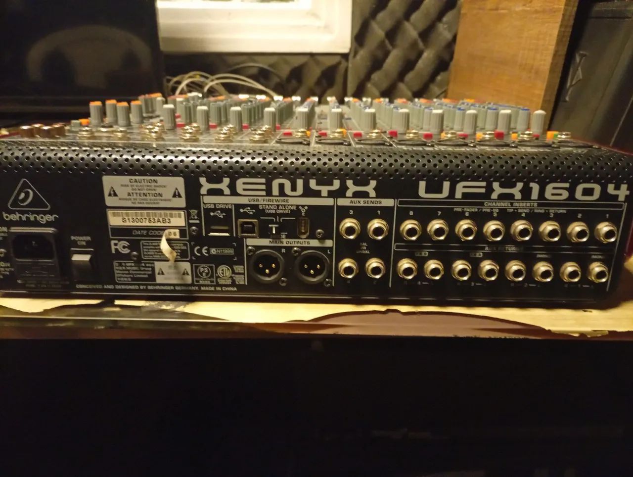 Mesa de som  Behringer  - Foto 3