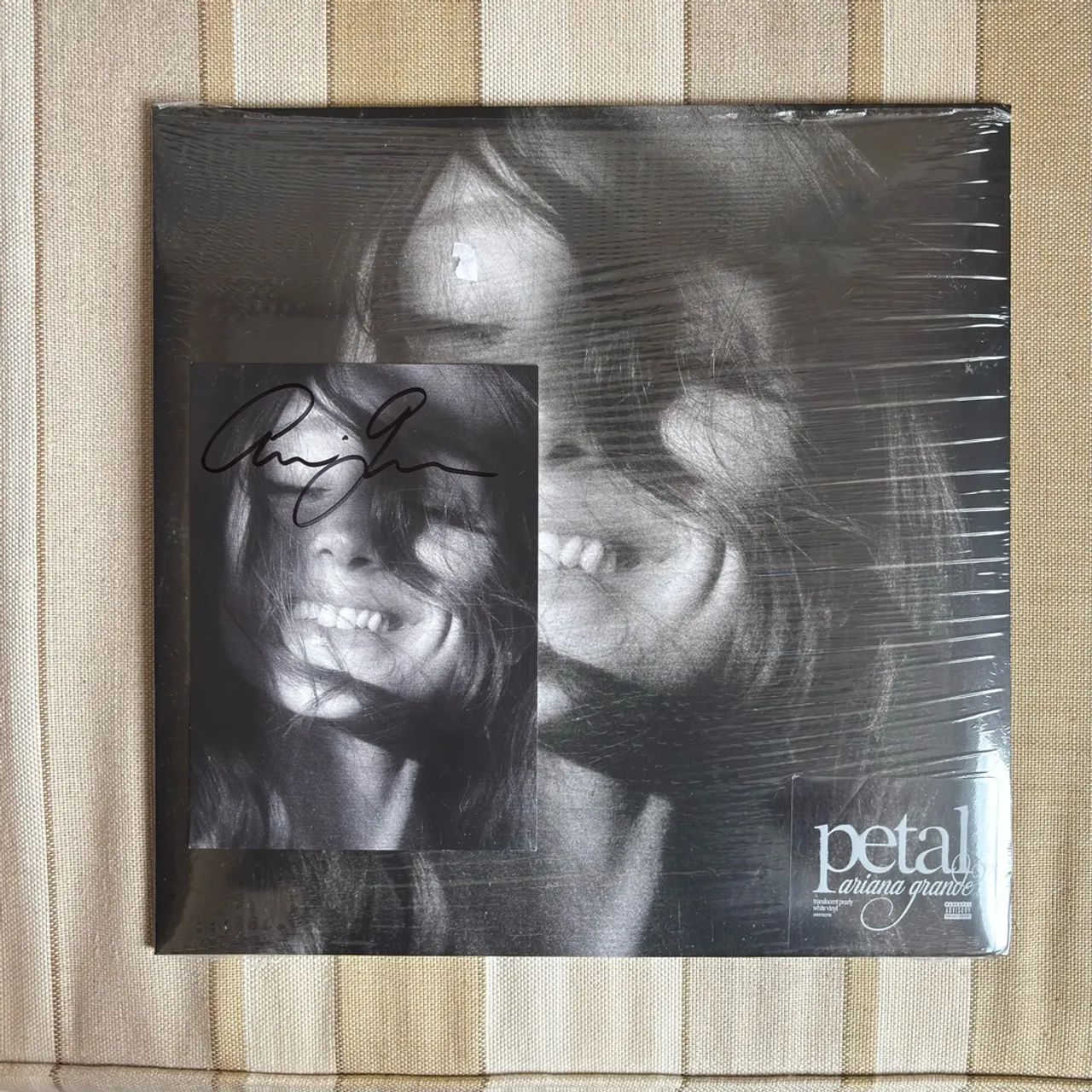 Ariana Grande - petal LP ( autografado )