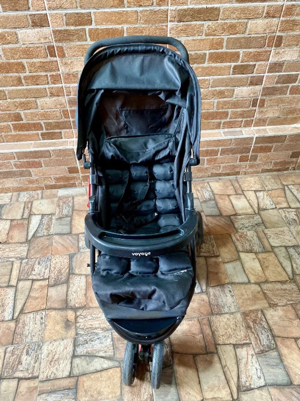 Carrinho de bebê + bebê conforto Voyage Preto - Foto 2