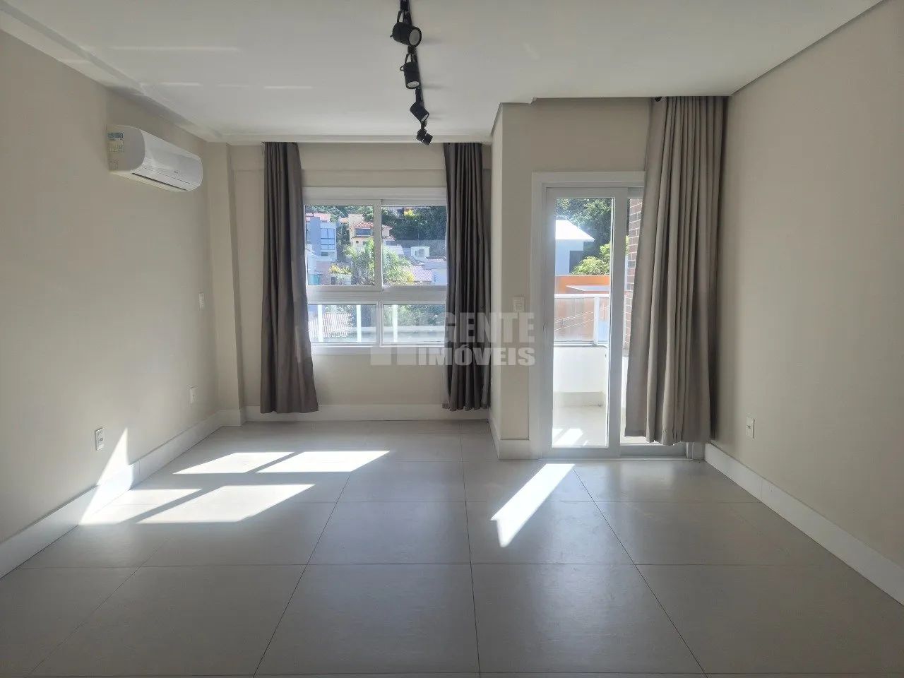Studio semi mobiliado a venda no bairro Trindade em Florianópolis.