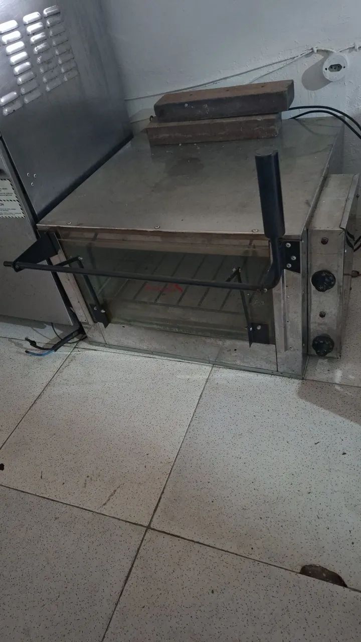 Vendo equipamento para lanchonete bares etc..
