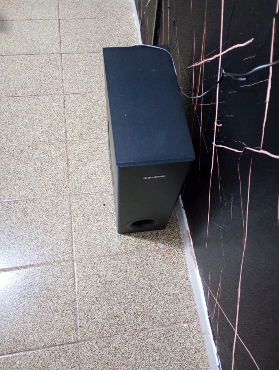 Tv AOC + soundbar gradiente + Roku  - Foto 4