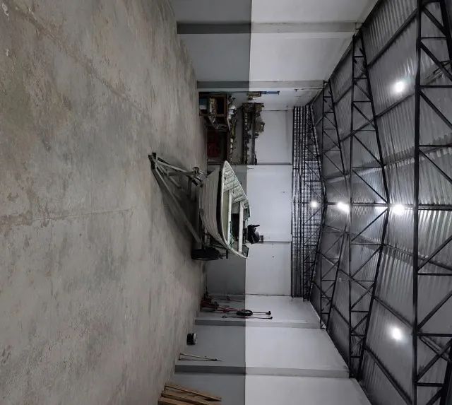 Barco de aluminio com motor e reboque 