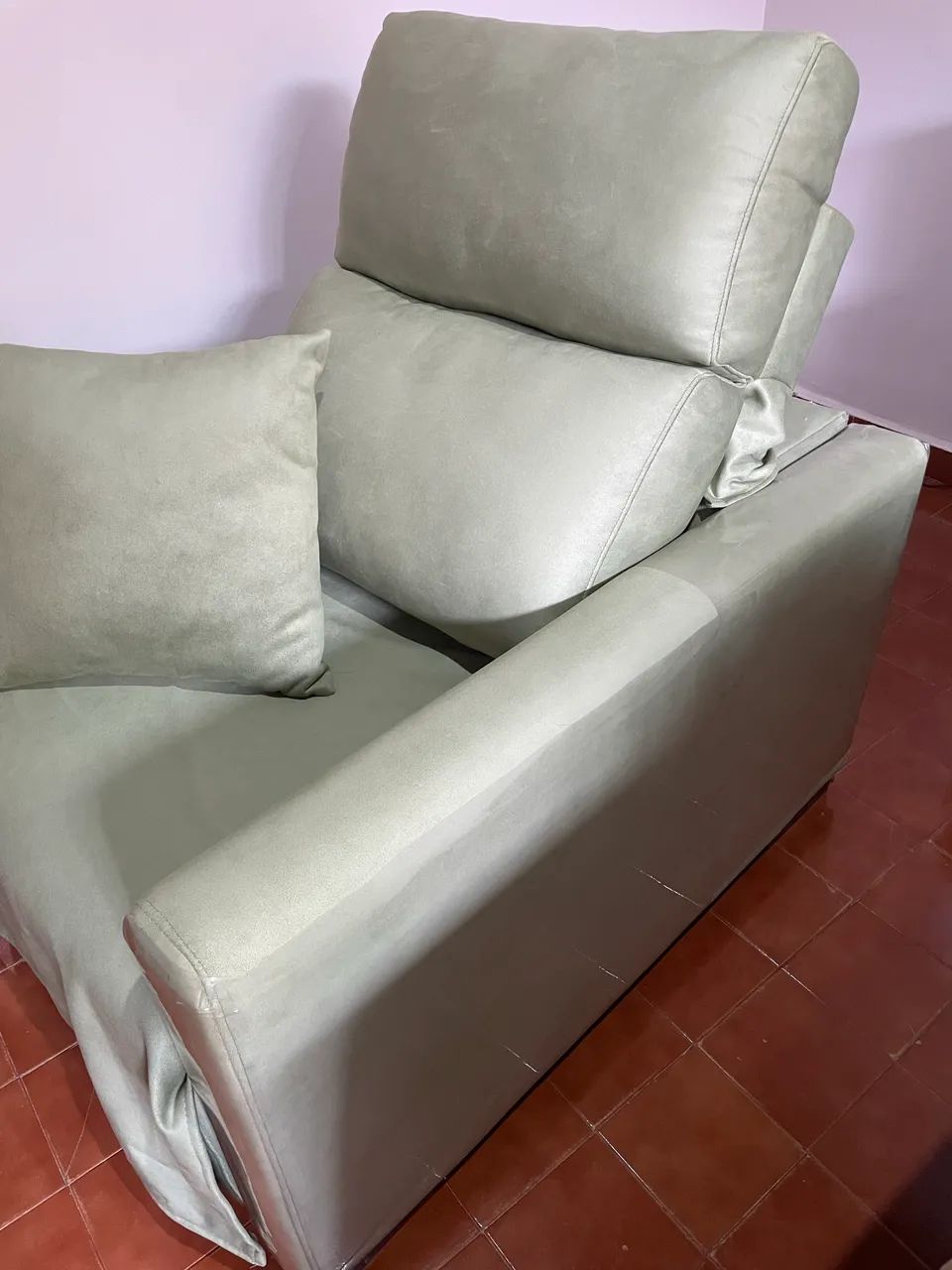POLTRONA RECLINÁVEL E RETRÁTIL - CONFORTO E ELEGÂNCIA - Foto 5