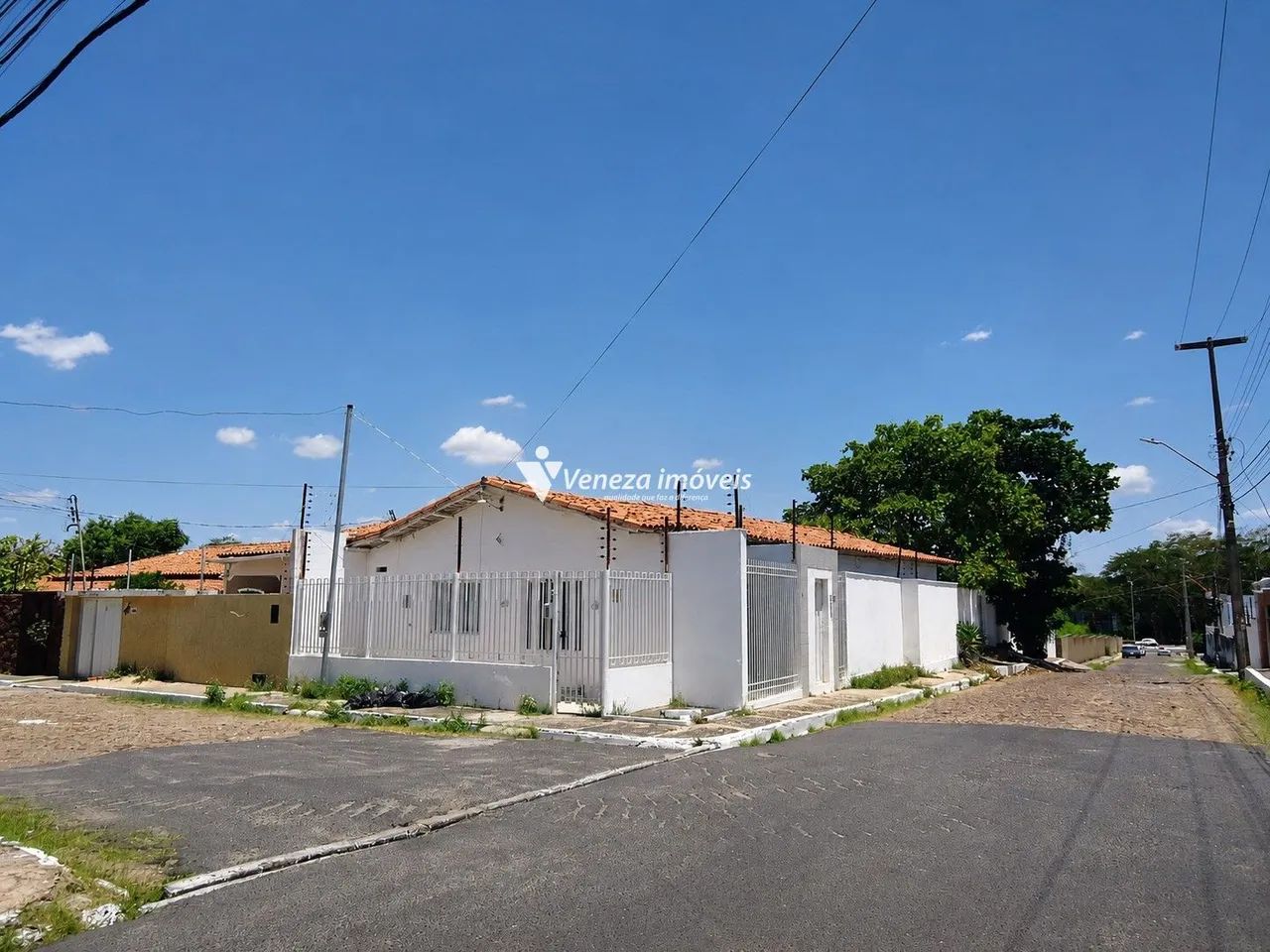 Casa Comercial com 4 Salas e 4 Vagas | Bairro Fátima