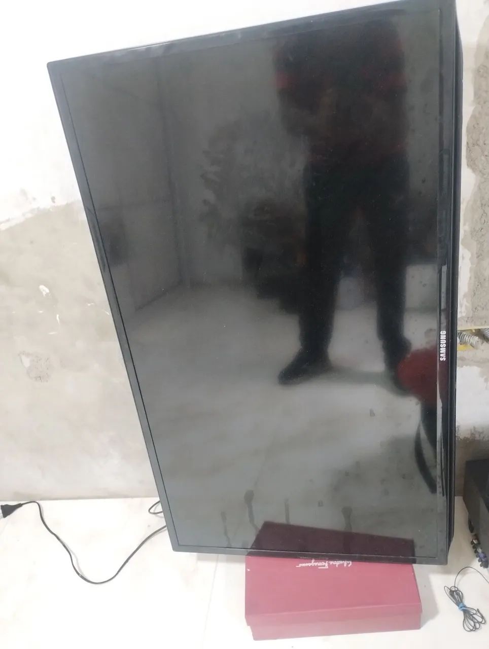 Tv Samsung defeito  Modelo : UN40EH5000GXZD para peças ou conserto 