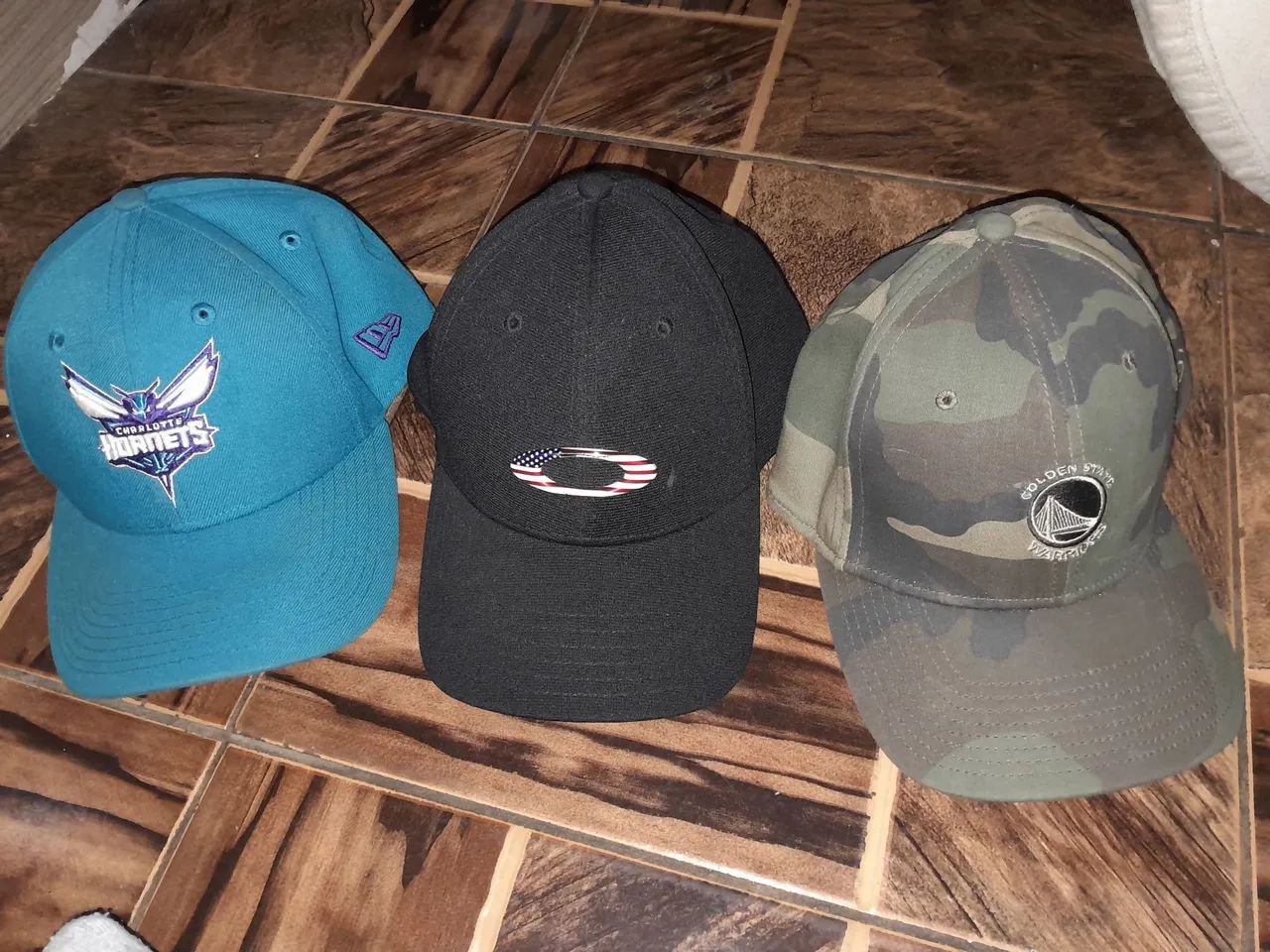 3 bones originais, charlotte, new era e oakley 