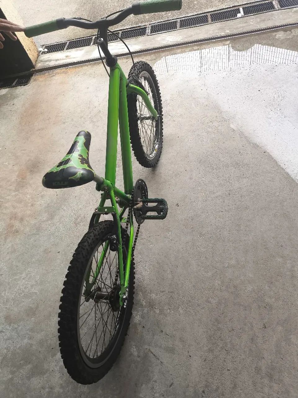 Bicicleta aro 20 + brinde (tênis de rodinha) - Foto 5