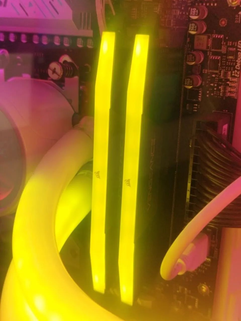 KIT 64GB DDR5 CORSAIR VENGEANCE RGB 6000MHZ - Foto 3