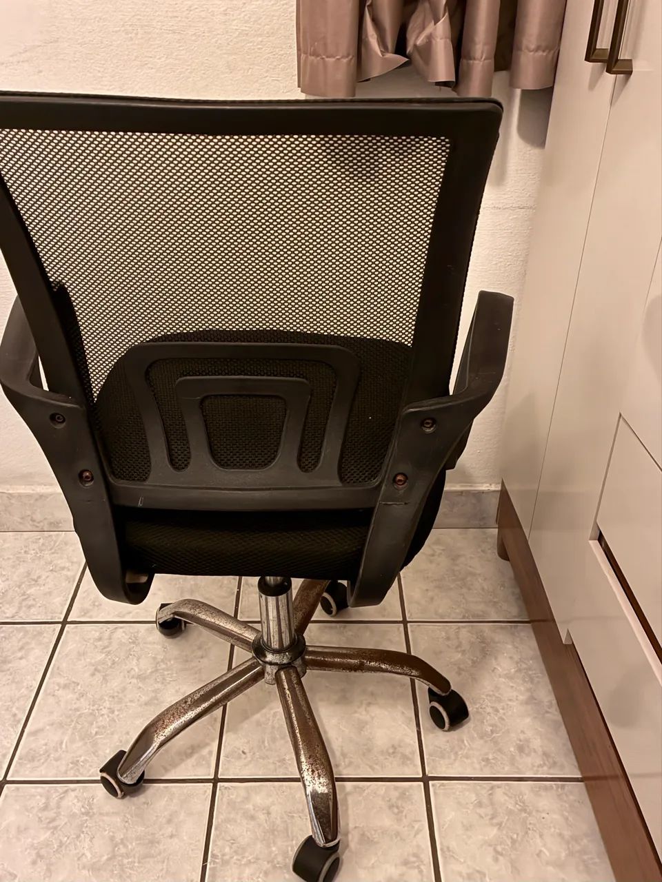 Cadeira escritório/secretaria/ergonômica - Foto 2