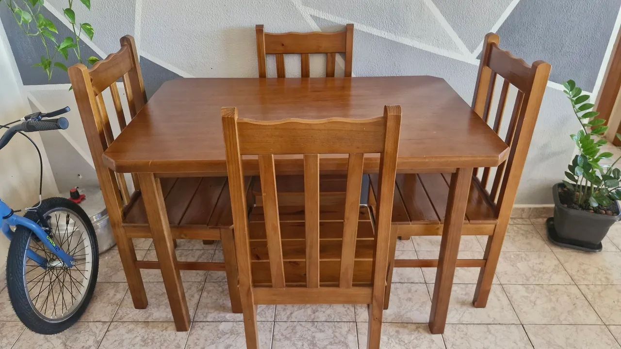 Mesa de madeira 4 lugares  - Foto 4