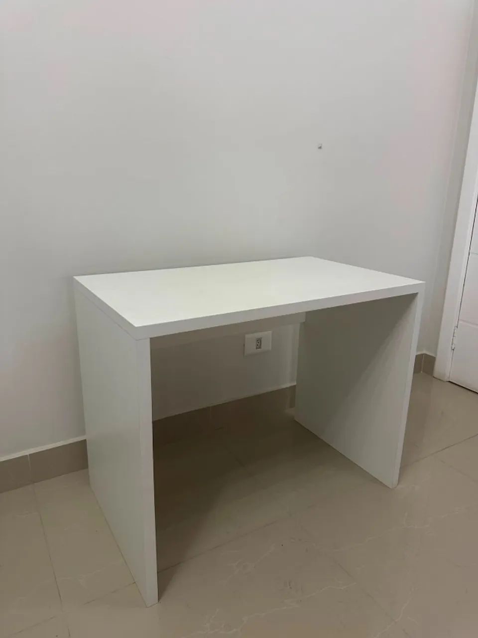 Mesa Branca de Apoio - Prática e Versátil - Foto 2