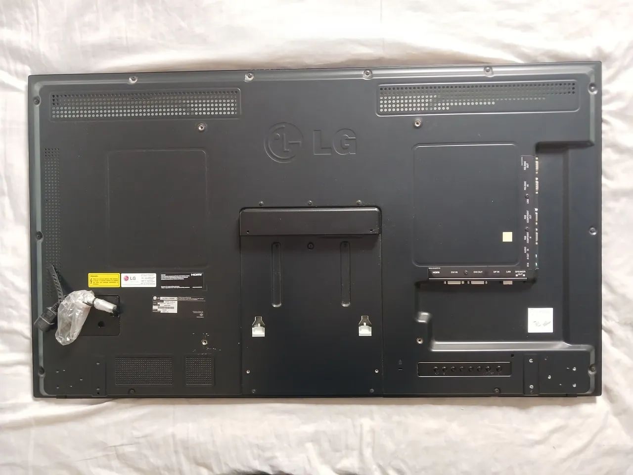 02 Monitores Profissionais LG 47 Polegadas com Case - Foto 3