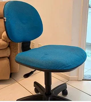 Cadeira executiva sem braços tecido azul