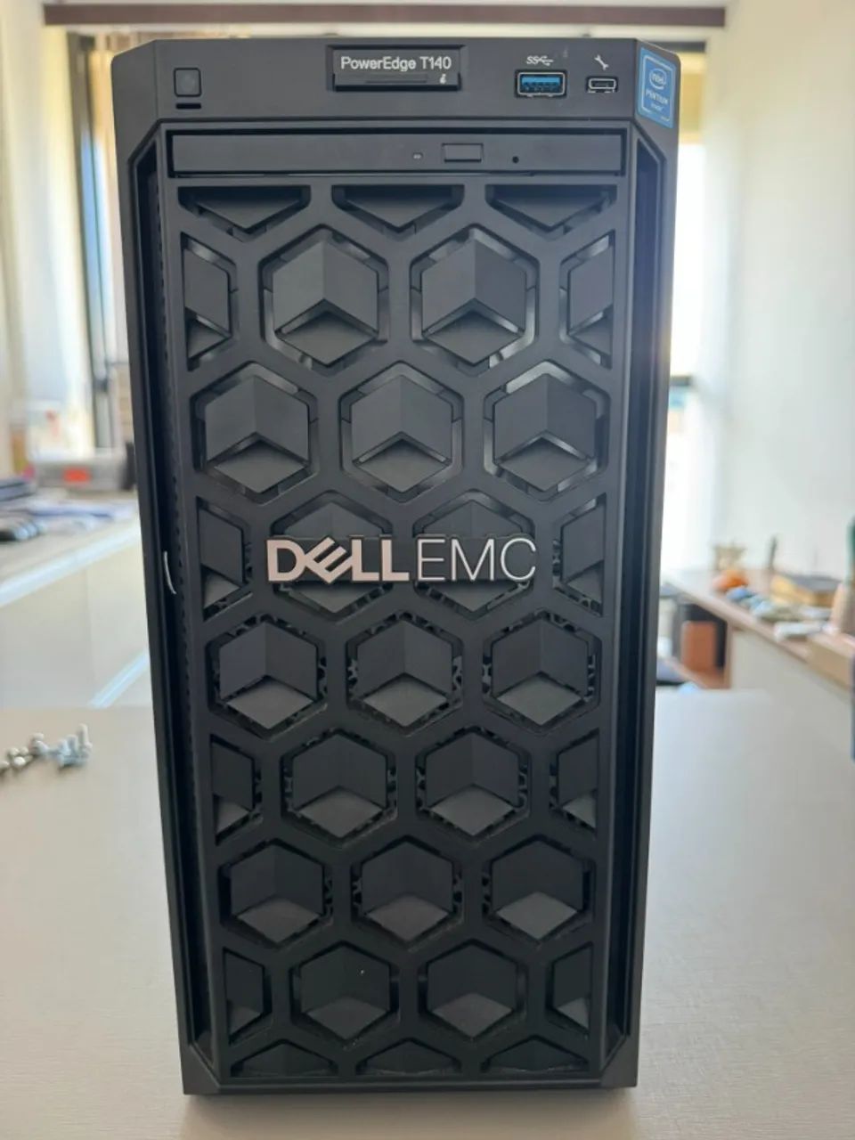 Servidor DELL EMC Poweredge T140