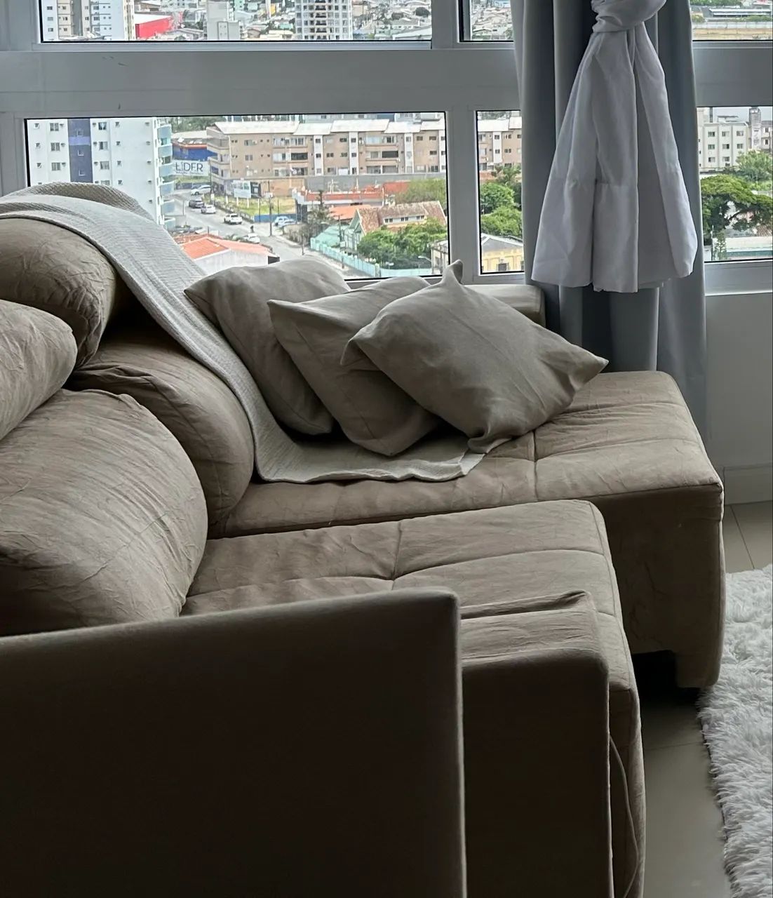 Sofá valor baixo para vender hoje, em bom estado  - Foto 2
