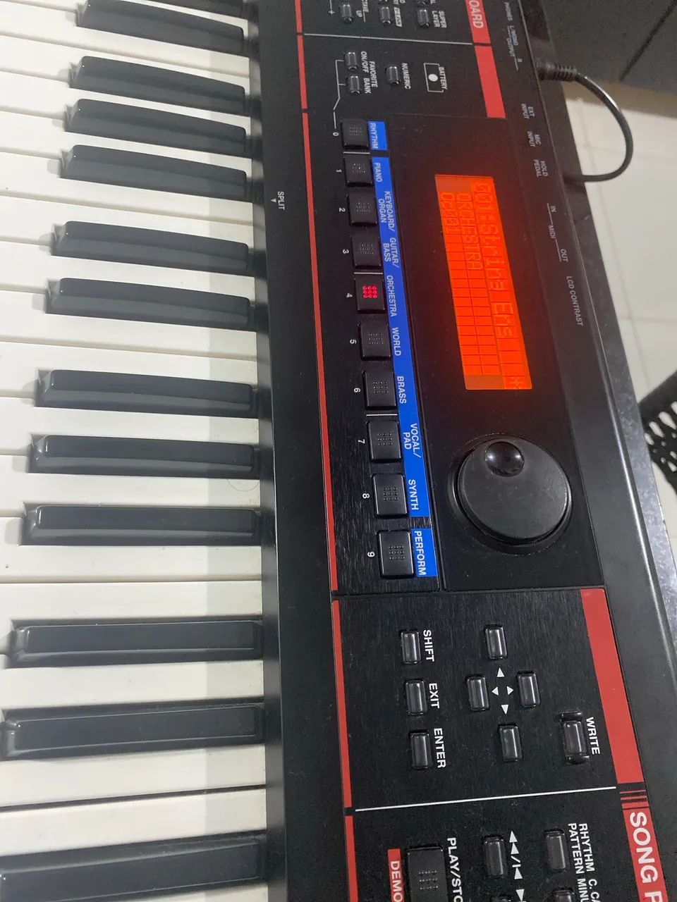 Vendo teclado roland junto Di - Instrumentos musicais - Rio Largo