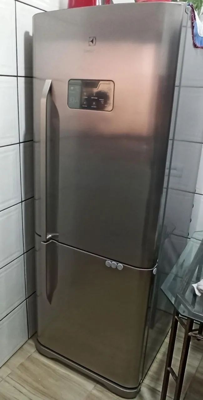 Geladeira inverse da eletrolux inox semi nova