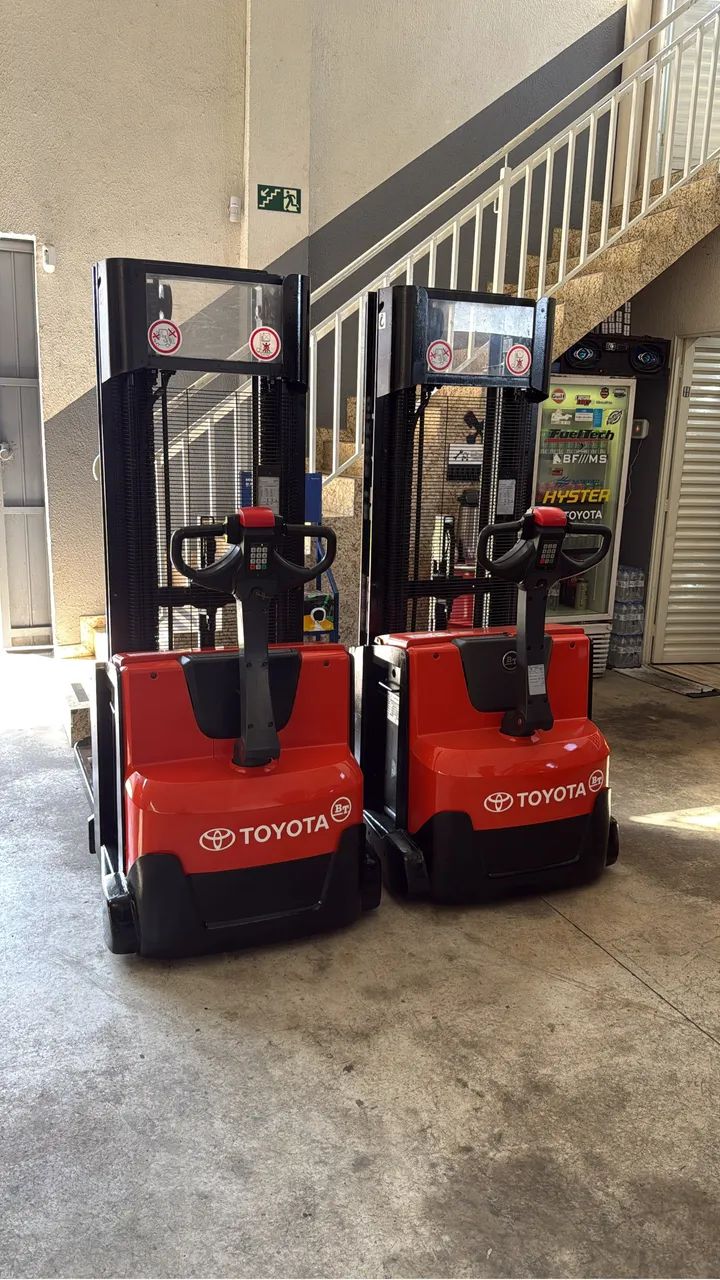 Paleteira elétrica patolada Toyota SWE triplex - Foto 3