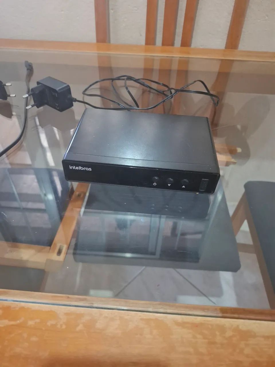 Vendo um tv42 polegadas obs: ela com tres listas na tela 