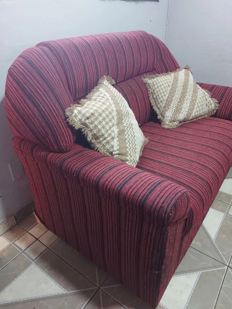 Vendo sofá de 3 e 2 lugares - Foto 2