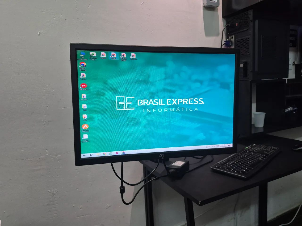 Monitor BCP 19 HDMI IV e VGA é braço articulado 