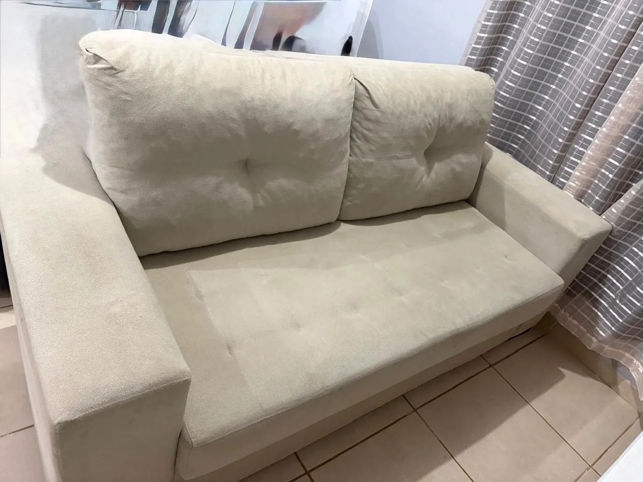 Sofá 2 Lugares Bege/Off-White - Confortável e Bem Conservado - Foto 2