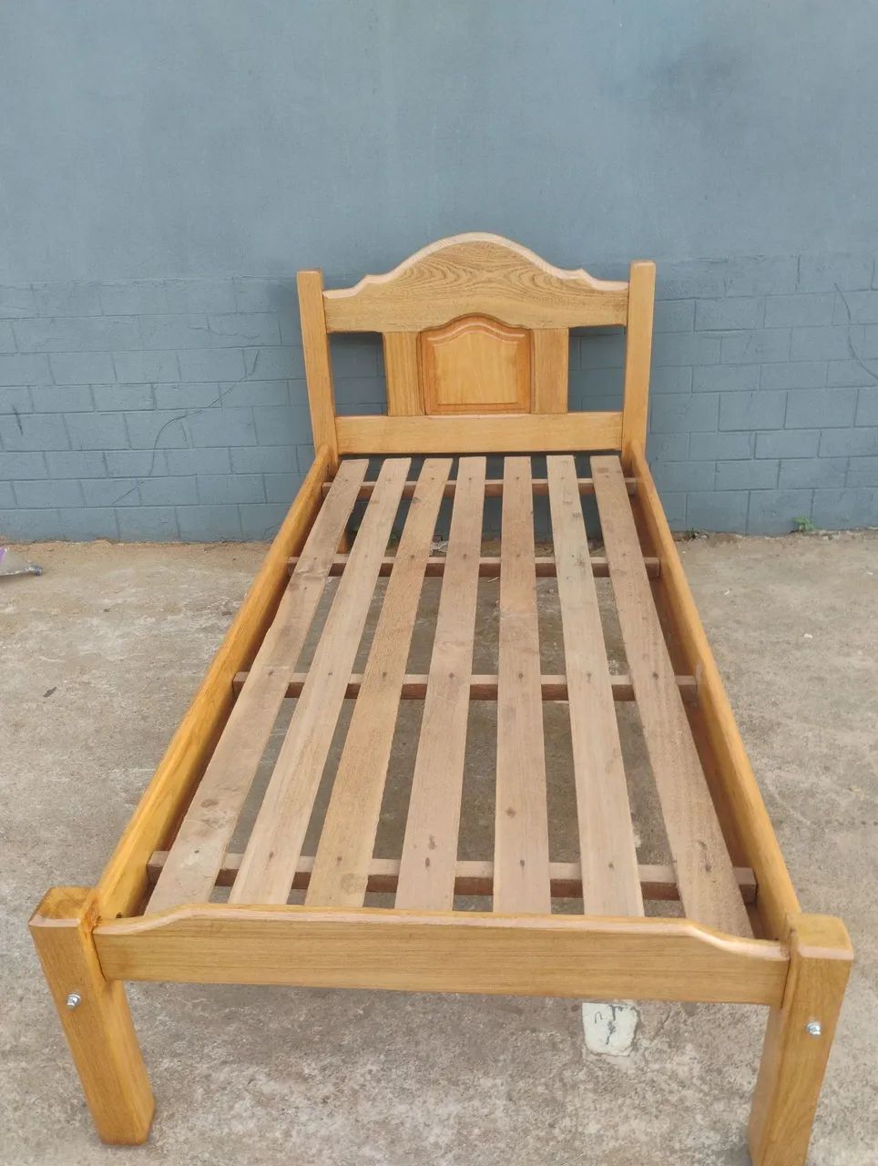 Cama de madeira