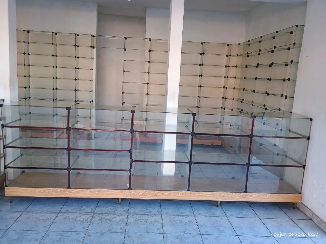 Prateleiras e balcões para farmácia  - Foto 3