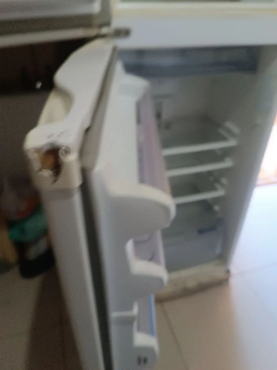 Geladeira com defeito  - Foto 5