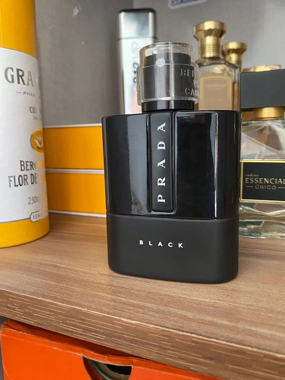 Prada luna rossa black 