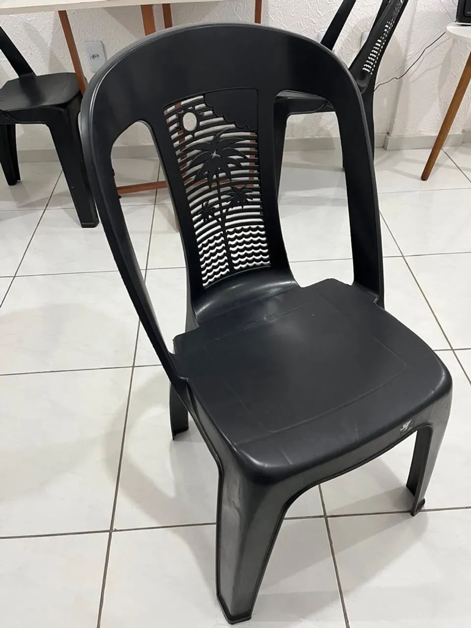 Cadeira de Plástico GRESS (Preta)