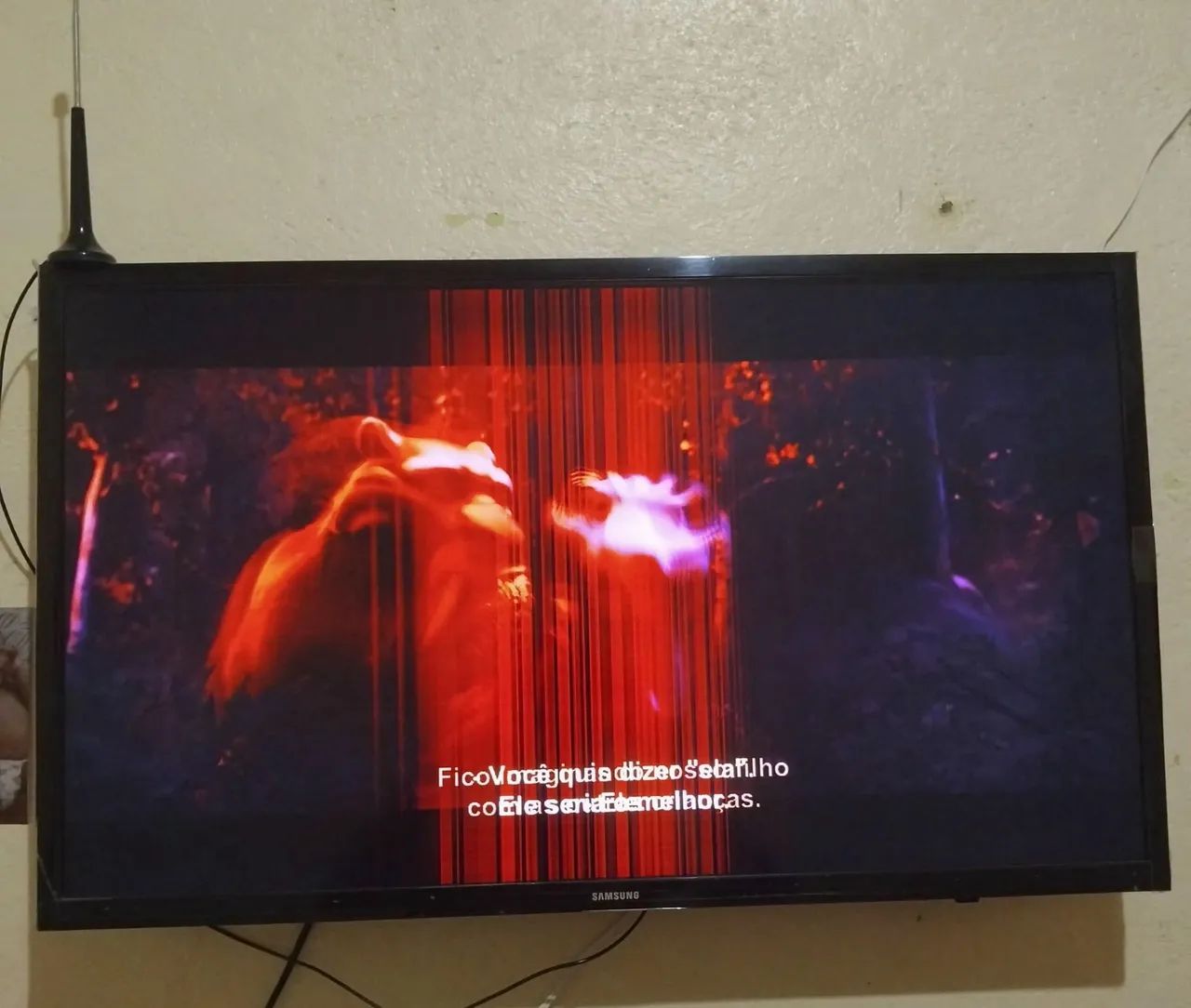 Vendo TV de 32 polegadas smart com defeito como mostra na foto funcionando 