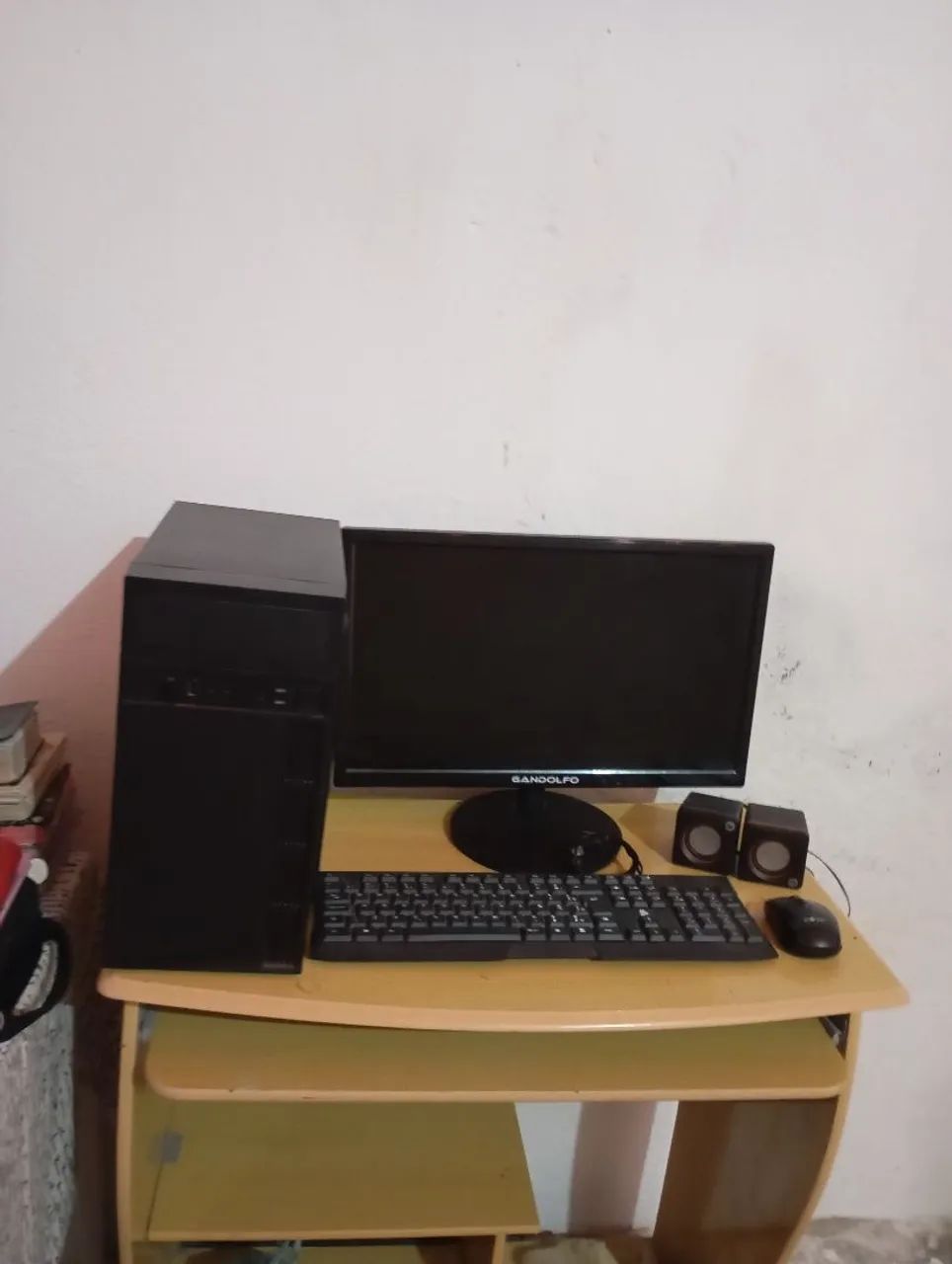 Vendo esse computador completo com acessórios por um preço acessível 
