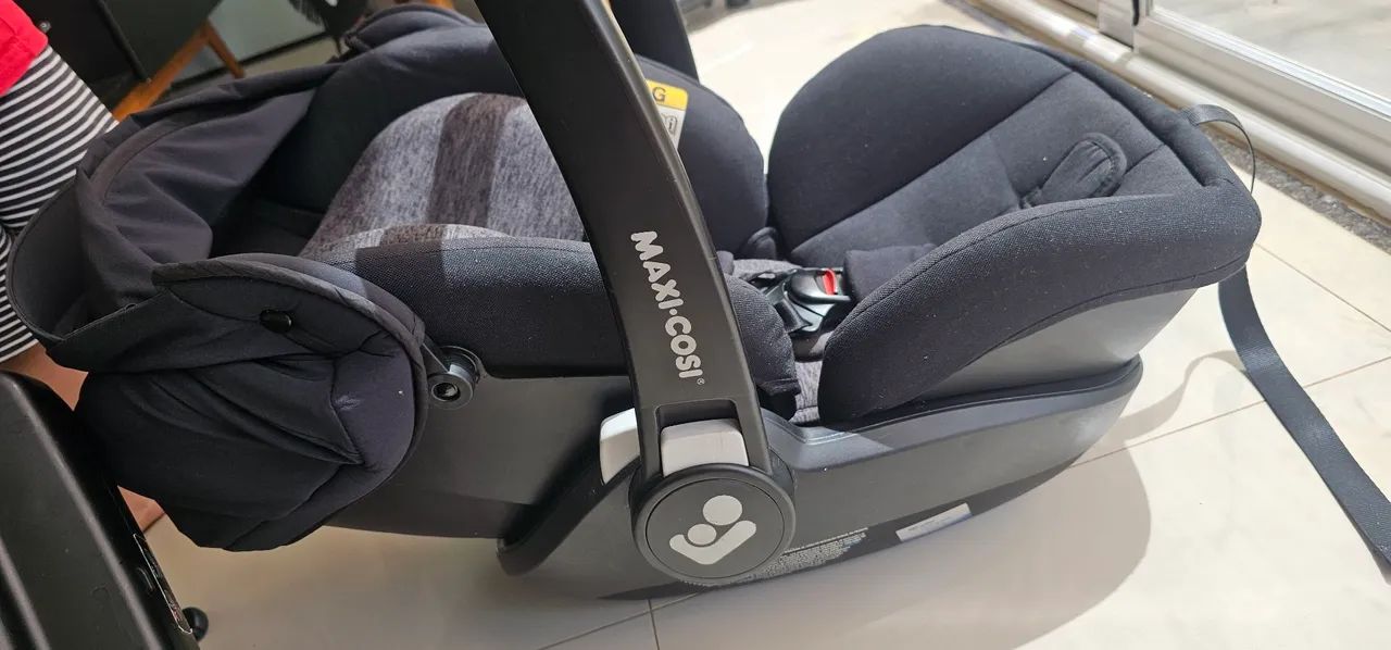 bebê conforto Maxi-Cosi Marble Essential Black preto com base ISOFIX - Foto 2
