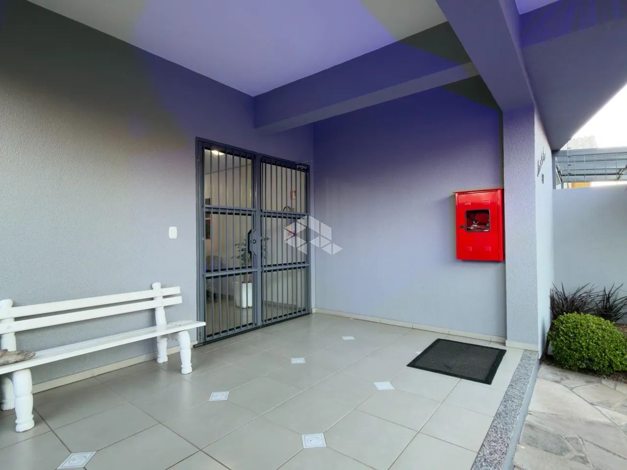 Apartamento com 2 dormitórios semimobiliado e sacada com churrasqueira - Foto 5