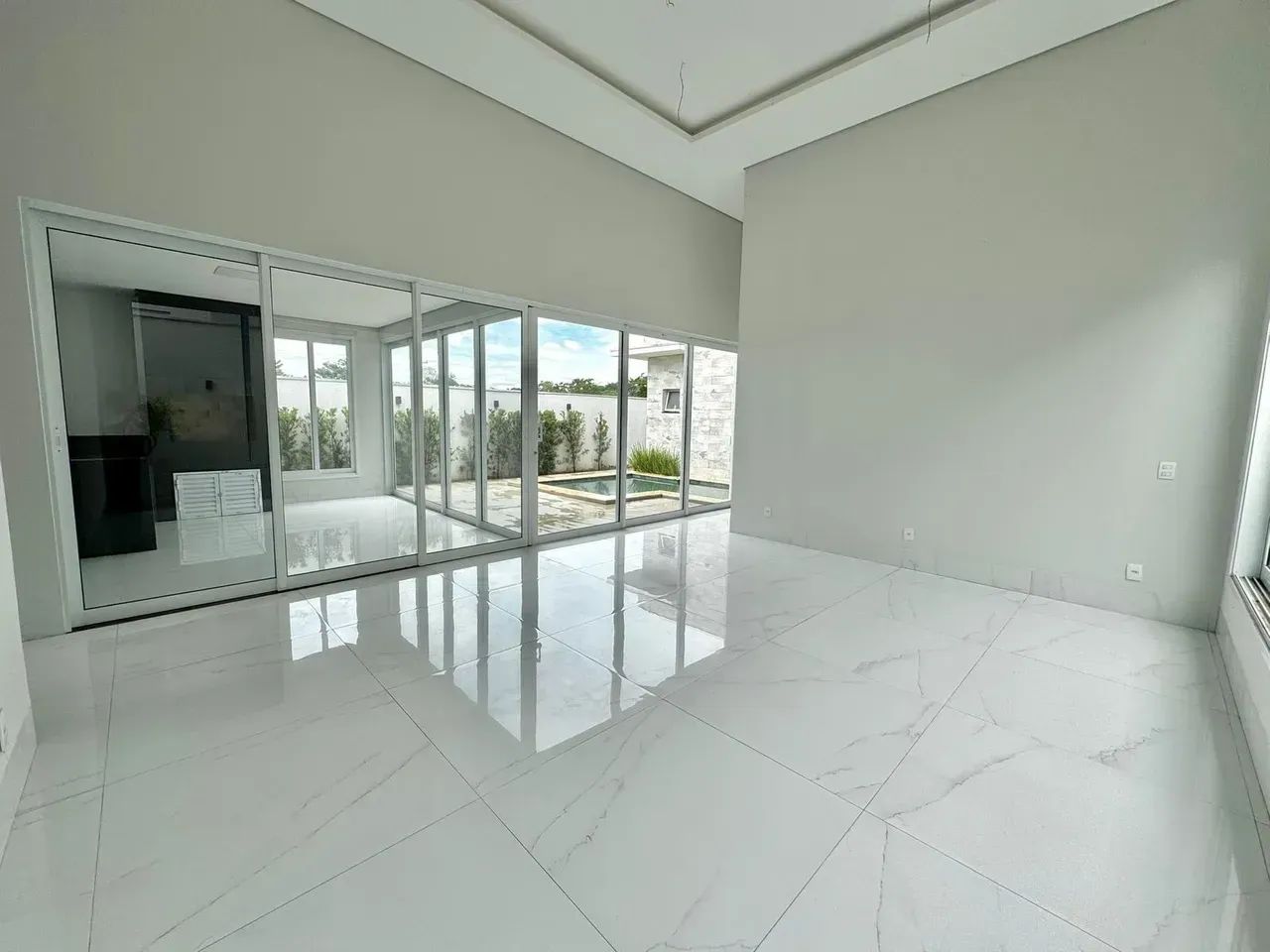 Casa térrea para venda com 234 m2 com 3 quartos no Condomínio Florais dos Lagos - Cuiabá - - Foto 2